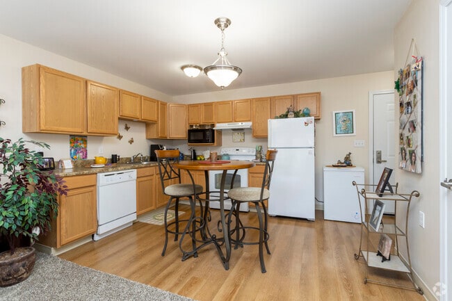 1BR, 1BA - 652SF - Emerald Reserve LaVista