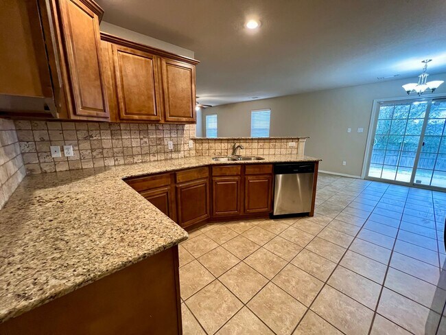 Building Photo - Beautiful 4 Bedroom Home For Rent