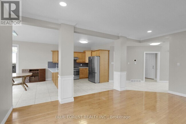 Building Photo - 1376 S Wenige Dr
