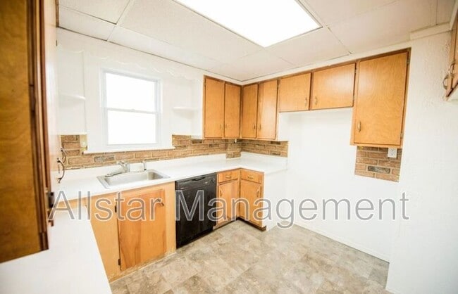 Building Photo - 284 Gordon Dr