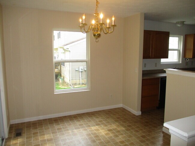 Building Photo - 2 Bed Xenia home in a quiet community!