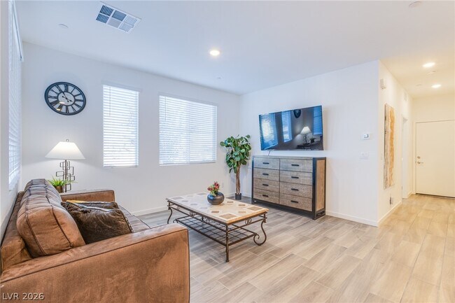 Building Photo - 145 Aqua Cmns