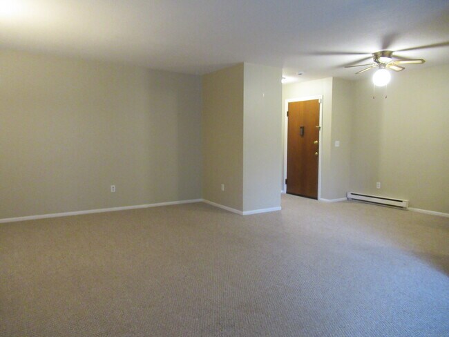 Building Photo - 67 Riverview Dr