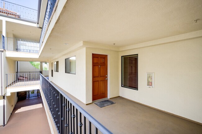 Foto del edificio - 5264 Satsuma Ave