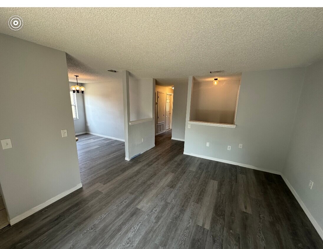 Foto principal - 290 Spring Dr