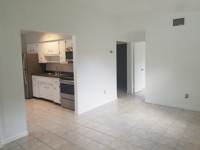 Building Photo - 1066 Philippe Pkwy