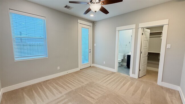 Building Photo - 605 Bayou St