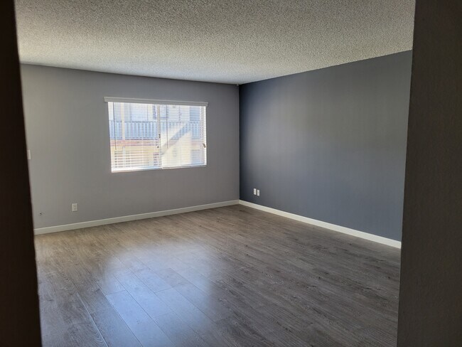 Living Room - 28151 Highridge Rd