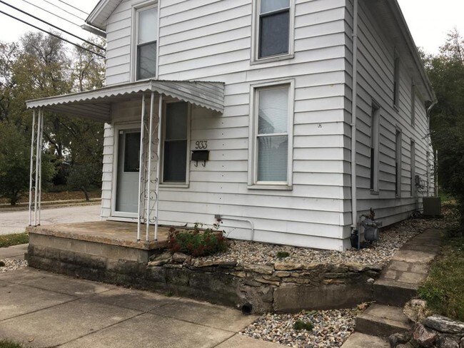 Building Photo - 933 N 8th St