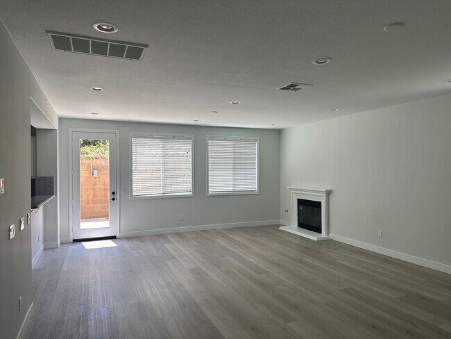 Family Room - 25201 Lemongrass St
