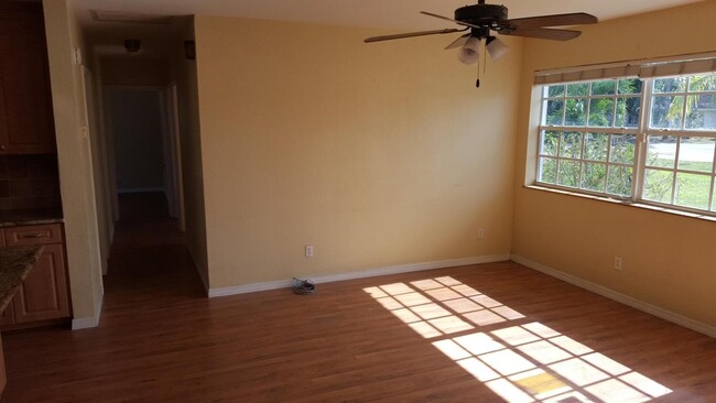 Building Photo - 3961 Park Ln