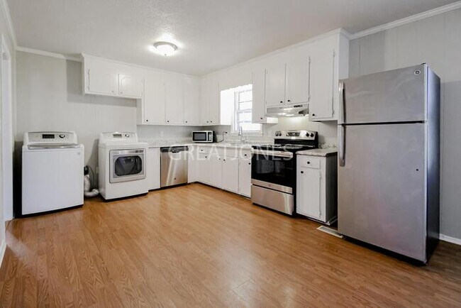 Building Photo - 114 Terrace Ln