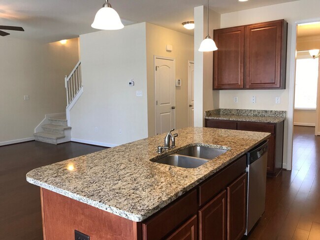 Foto del edificio - Spacious & Updated 3BR/3BA Home Near Shopping & Interstate Access!