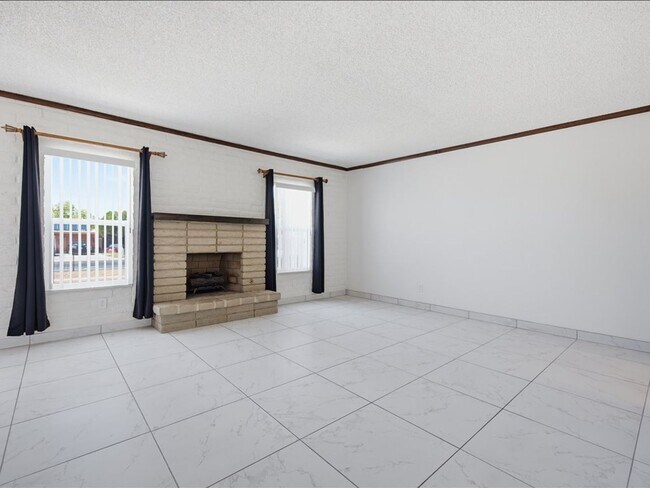 Foto del edificio - Concept Living with Large Enclosed Backyard & Modern Upgrades!