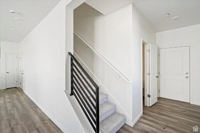 Building Photo - 341 N Colonnade Rd