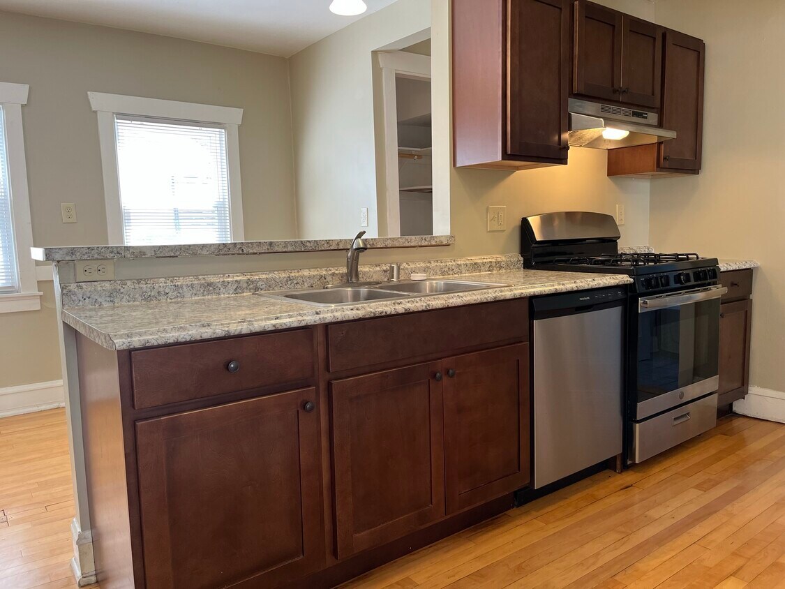 Foto principal - 3033 S Clement Ave