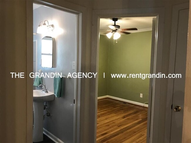 Foto del edificio - 2258 Mountain View Terrace SW