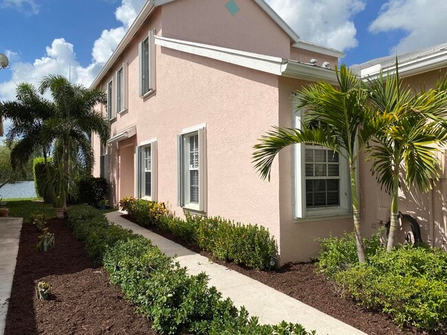 Building Photo - 10790 Pelican Dr