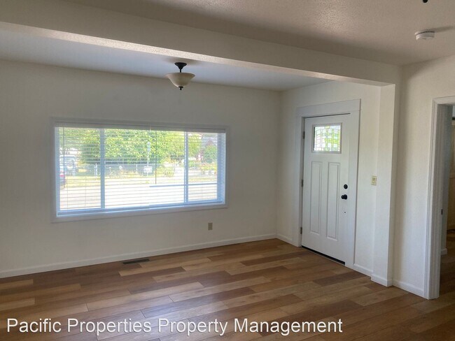 Foto del edificio - 3 br, 2 bath House - 648 6th St