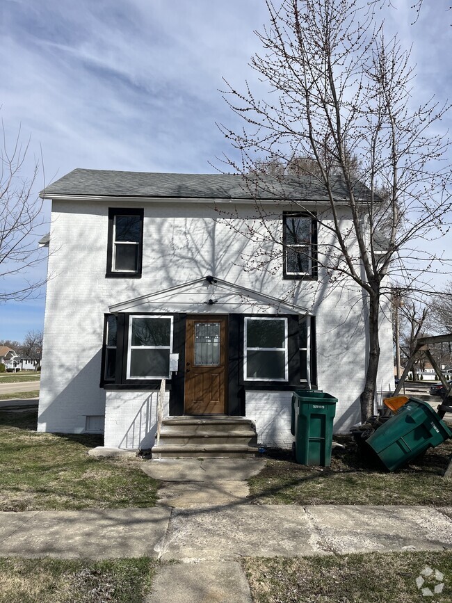 Building Photo - 102 E Stanton St
