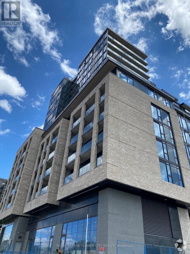 Building Photo - 86-486 Dundas St E