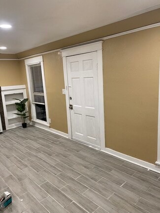 Building Photo - 716 W 60th St