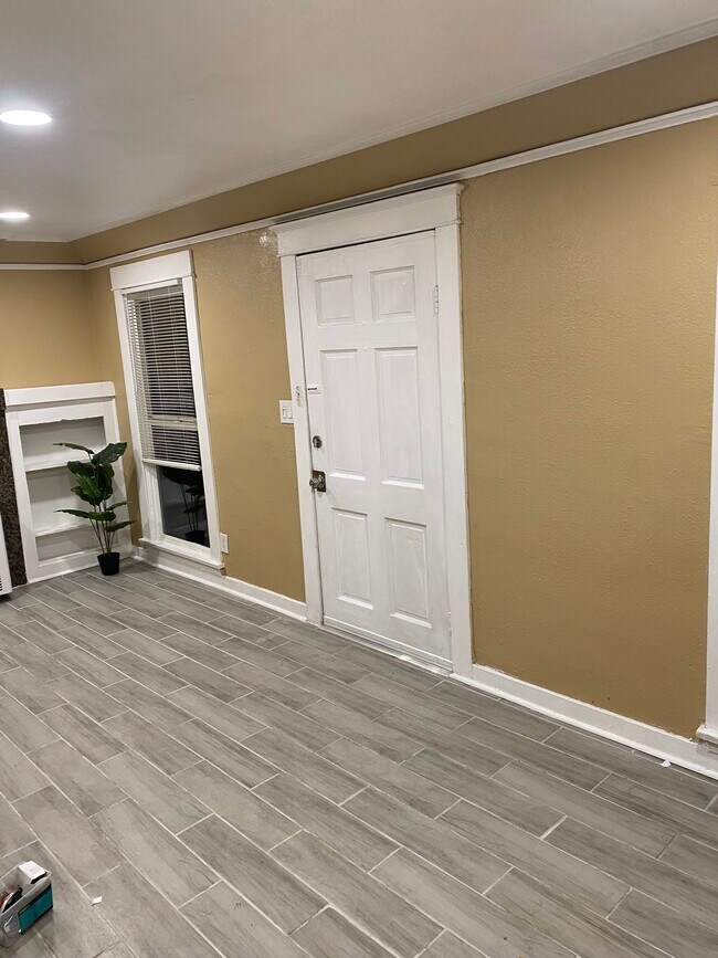 Foto del edificio - 716 W 60th St