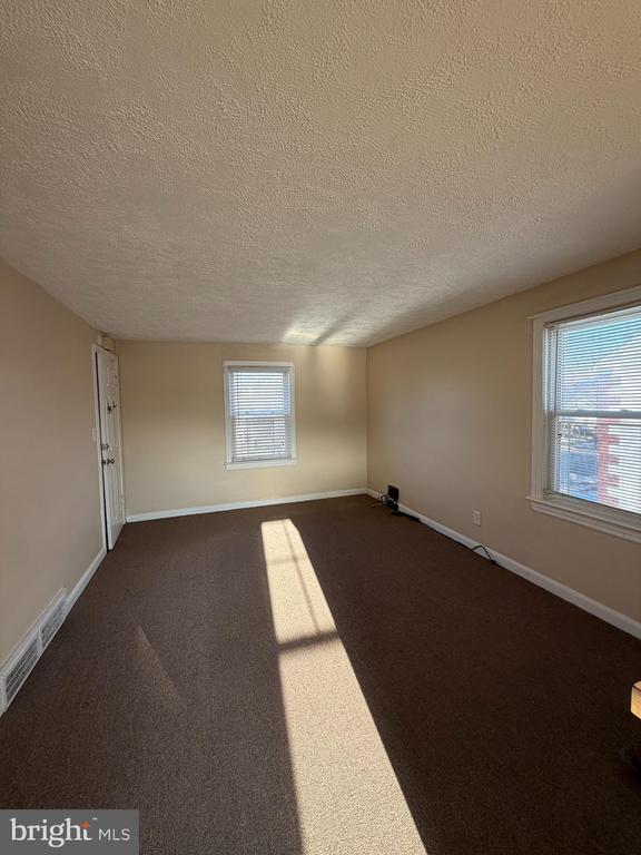 Building Photo - 973 S Olden Ave