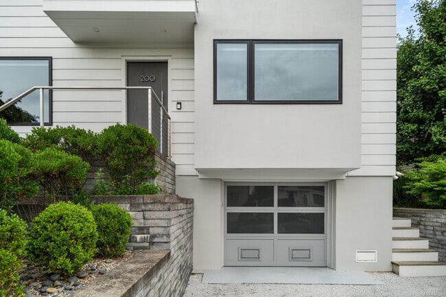 Building Photo - 200 Hillspoint Rd