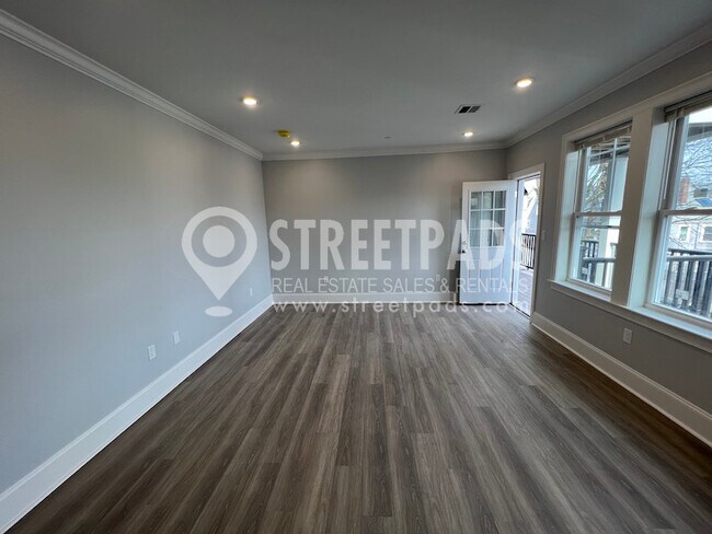 Foto del edificio - 100 Brooks St