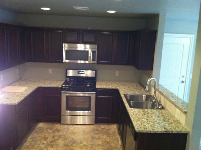 Building Photo - 207 Ashley Dr