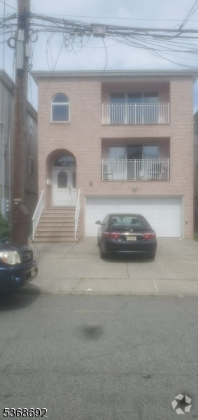 Building Photo - 248 N 10th St