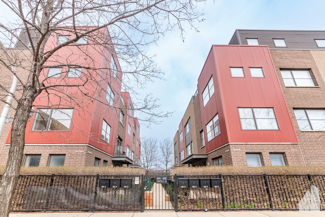 Primary Photo - 648 W 16th St