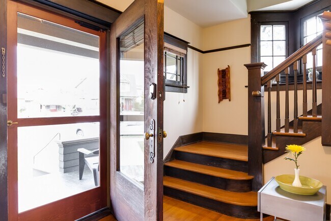 Foto del edificio - 4534 Melbourne Ave