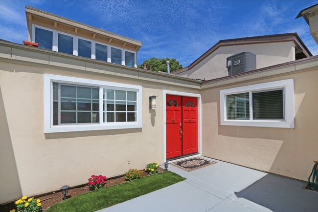 Building Photo - Stunning Single Story Attached Home with S...