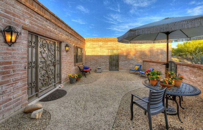 Building Photo - 4 Bedroom 3 Bath Home, Over an acre gives ...
