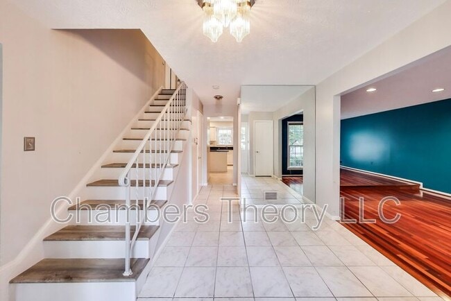 Foto del edificio - 1718 Crestview Dr