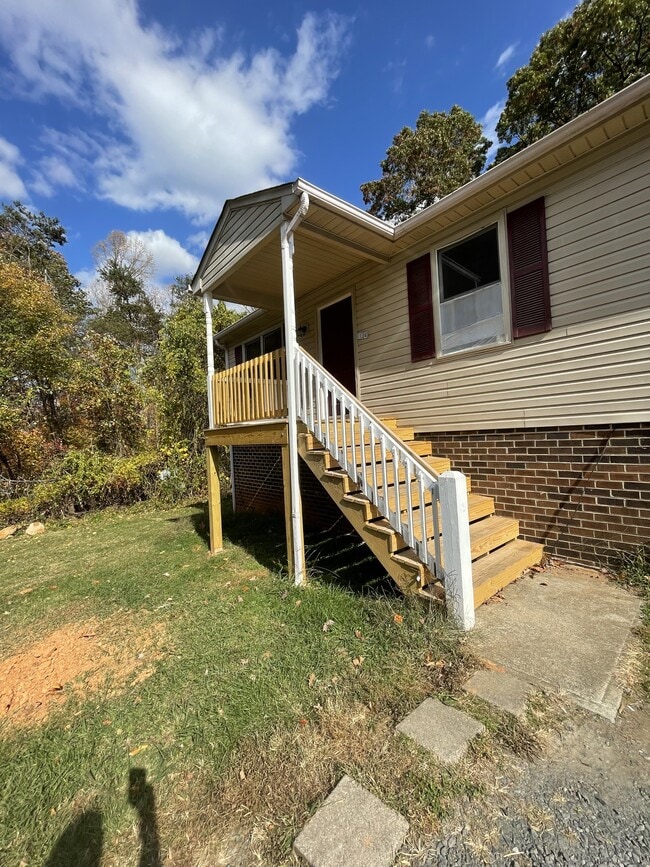 Building Photo - 131 Bellmont Dr
