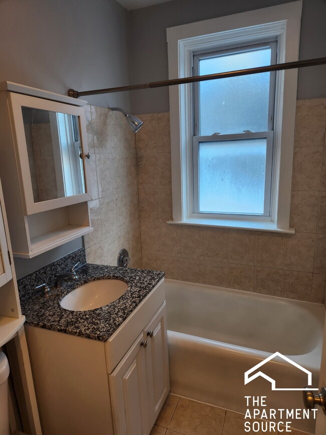 Foto del edificio - 2838 W Addison St