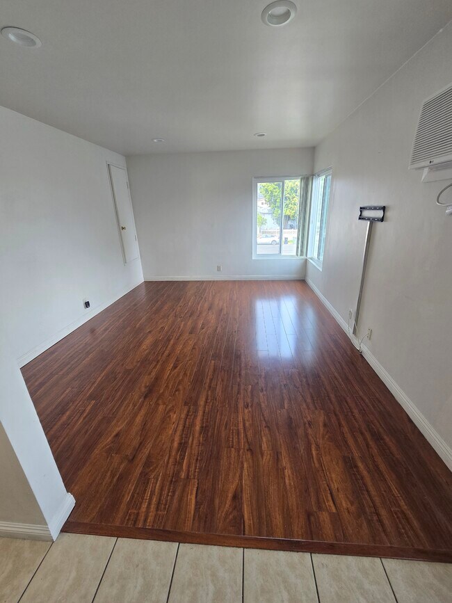 Foto del edificio - 1818 W Victory Blvd