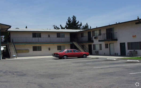 Primary Photo - 292 W Cypress Ave