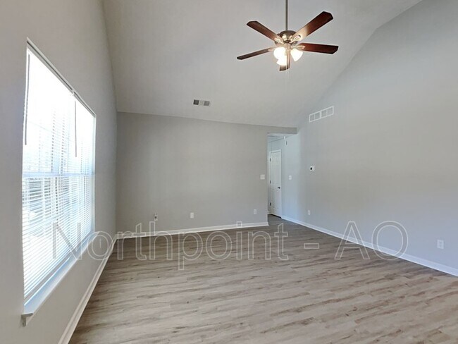 Foto del edificio - 1311 Birch Ct