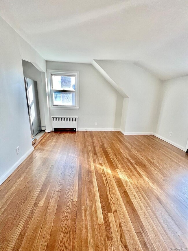 Building Photo - 1525 Mamaroneck Ave