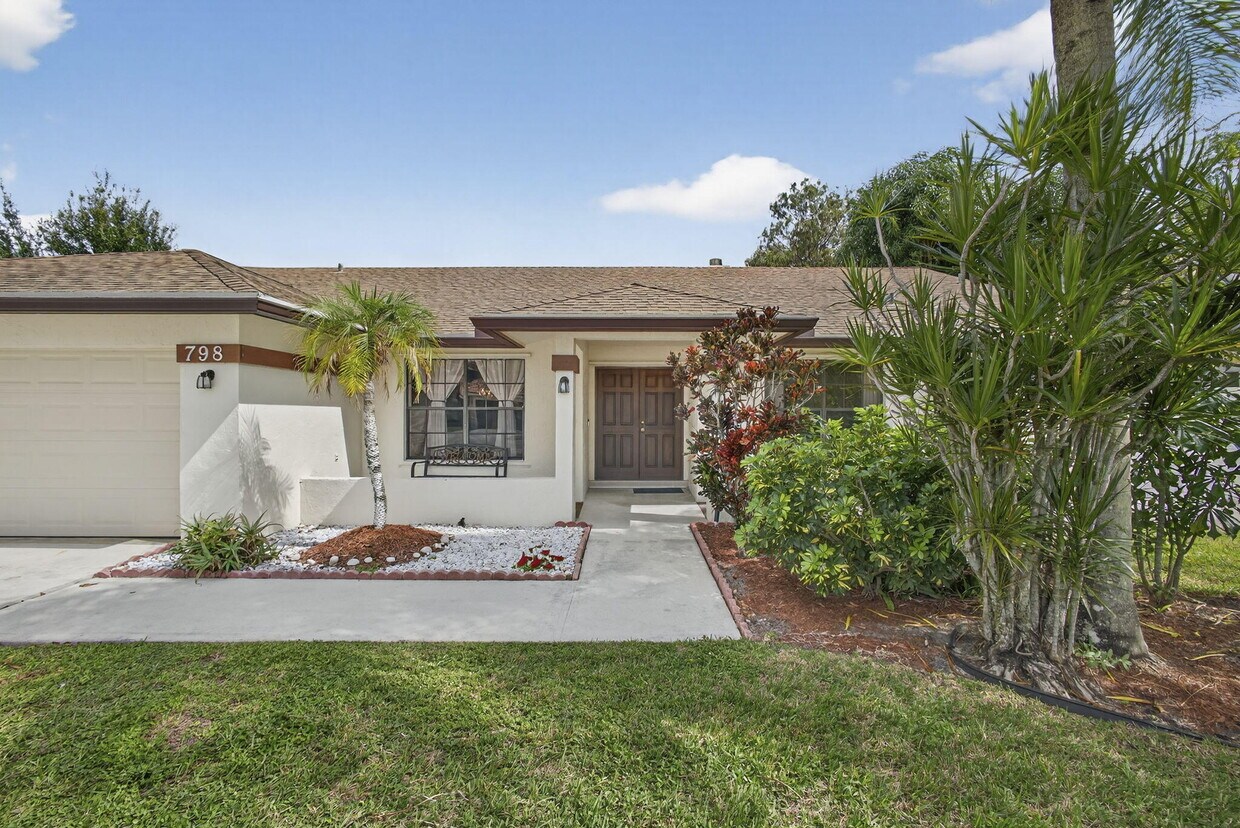 Primary Photo - 798 Blueberry Dr