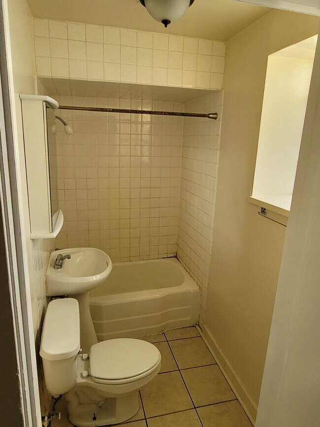Foto del edificio - 4406 N Magnolia Ave