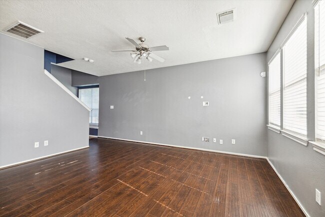 Foto del edificio - 14307 Mirkwood Ln