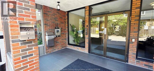 Building Photo - 3905 Riverside Dr E