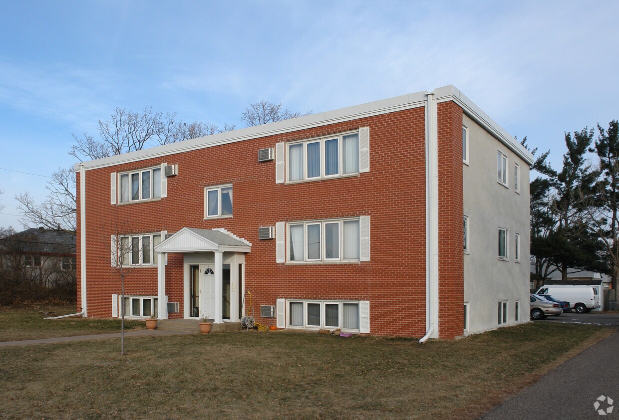 Primary Photo - 1121 79th Ave NE