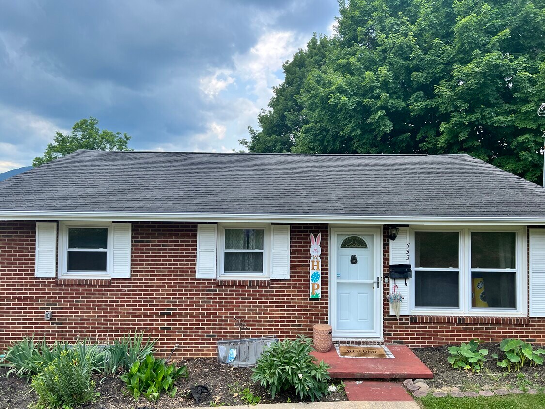 Foto principal - 733 Georgia St