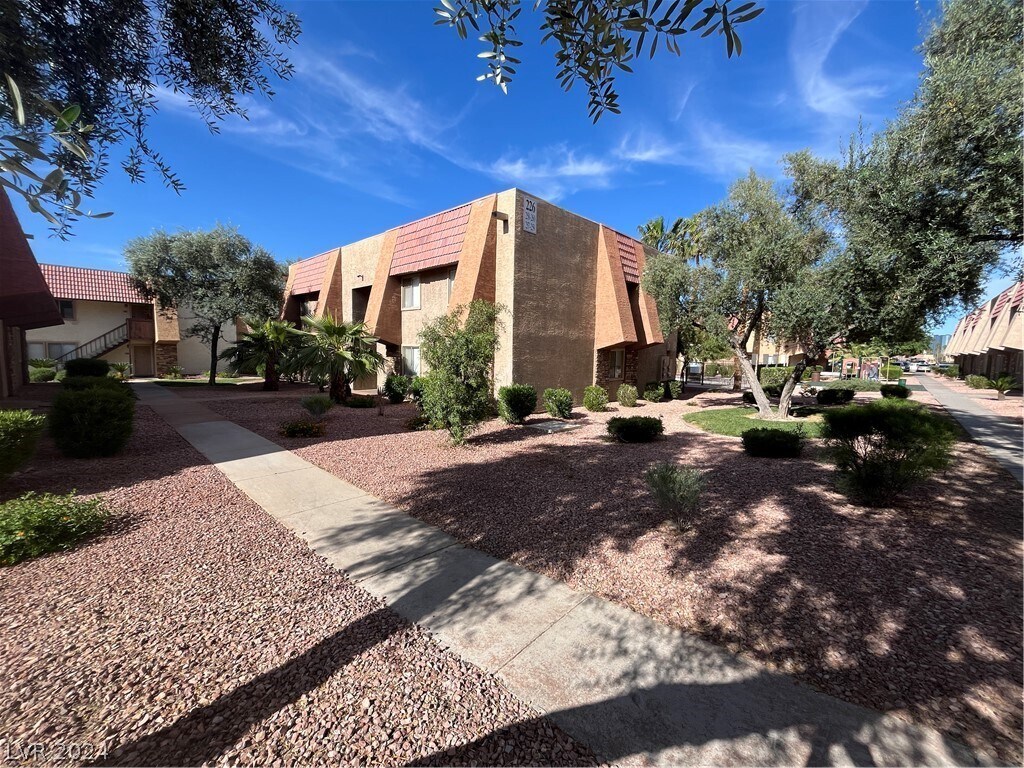 Primary Photo - 5220 Indian River Dr